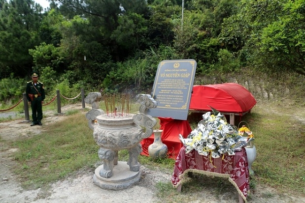 General Giaps tomb is located on a high hill facing the sea.