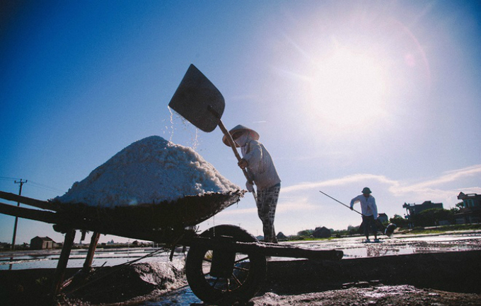 salty-community-where-scorching-sunlight-is-a-gift-4