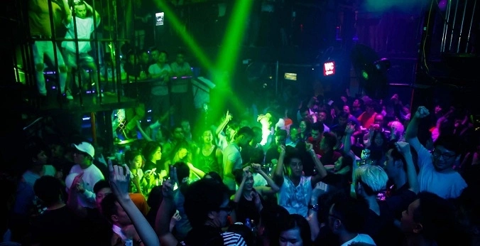 3-clubs-that-bang-in-hanoi-7