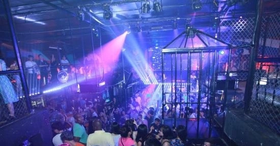 3-clubs-that-bang-in-hanoi-5