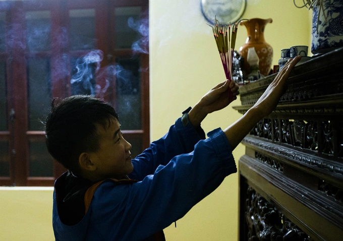 Then they put that incense on the altar at their home as a wish for luck in a new year.