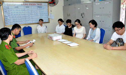 Police in Quang Ninh work with six Chinese nationals for alleged online scams.