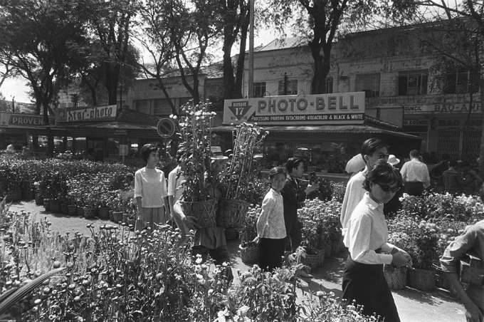 Saigon in the 60s: a black and white portrayal - 4
