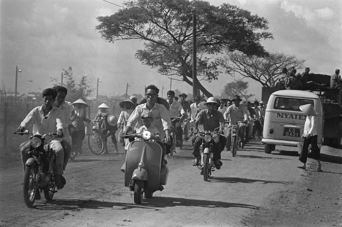 Saigon in the 60s: a black and white portrayal - 1