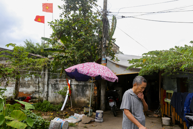 People of Thu Thiem are looking forwards to a reasonable solution to deal with all the violations in the urban planning. We need the authorities to give us back whatever they have taken from us, resident Nguyen The Vinh says.