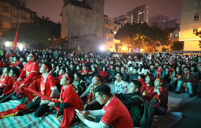 Fans hopes dashed as Vietnam exits Asian Cup (edited)