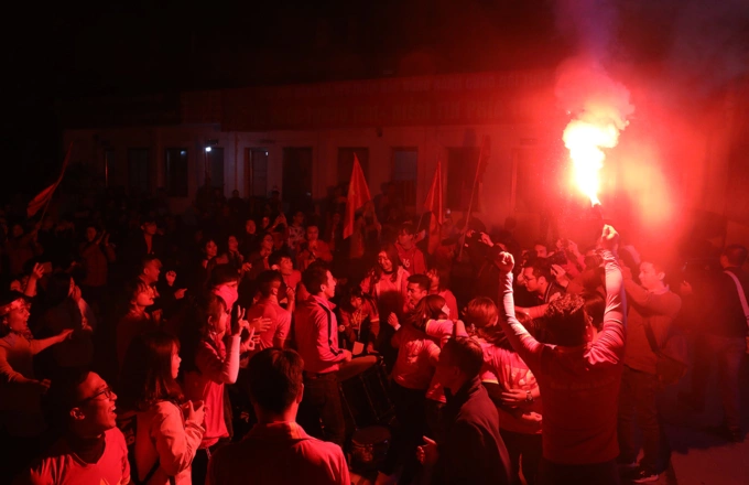 Fans hopes dashed as Vietnam exits Asian Cup (edited) - 3