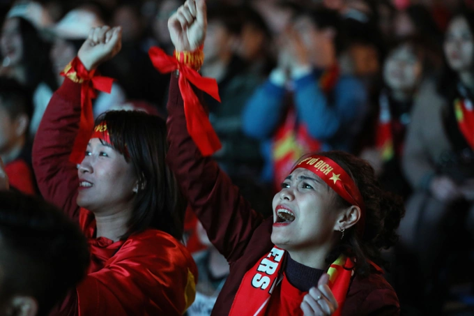 Fans hopes dashed as Vietnam exits Asian Cup (edited) - 6