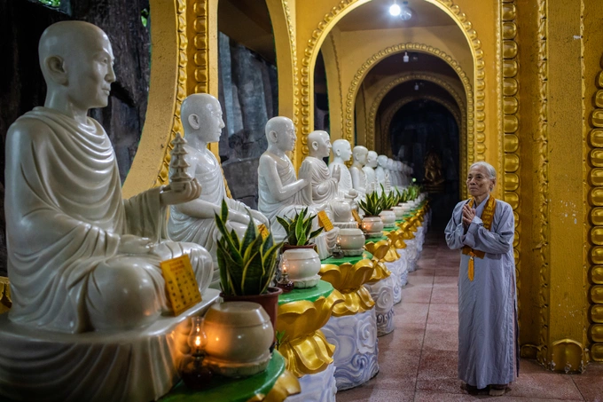 A Saigon pagoda truly open to sentient beings - no doors, no walls - VnExpress International A Saigon pagoda truly open to sentient beings - no doors, no walls - VnExpress International