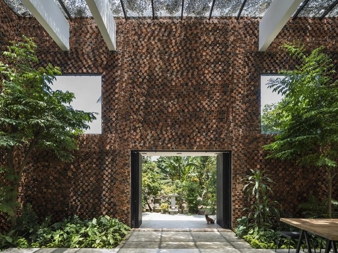 The house is made of eight blocks, which are intersect at a common space, formed from the breathing walls, consisting hollow bricks which are lined up in the different direction from the conventional method of construction.