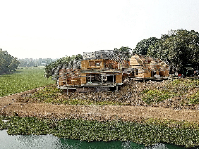 The roof was the most difficult part during construction as the frames are curvy based on local terrain. It took 12 months and abooit VND2.5 billion to build the house.