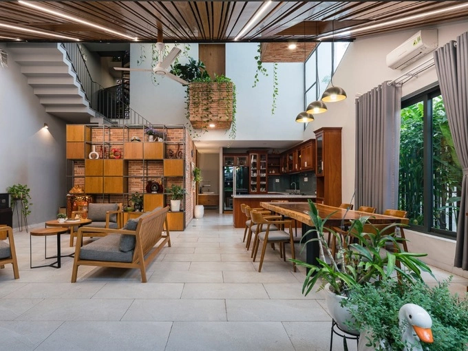 Plants are also featured inside, erasing the boundary with the outside. Stairs are also changed on each floor to create modernity. avoiding the tradional design, which use the stars as a main axis.