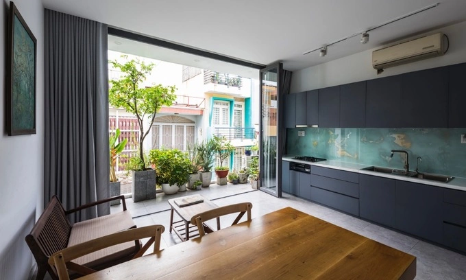 The separation in interior space is reduced by minimizing solid brick walls, helping homeowners connect with other and the natures through large windows and doors.