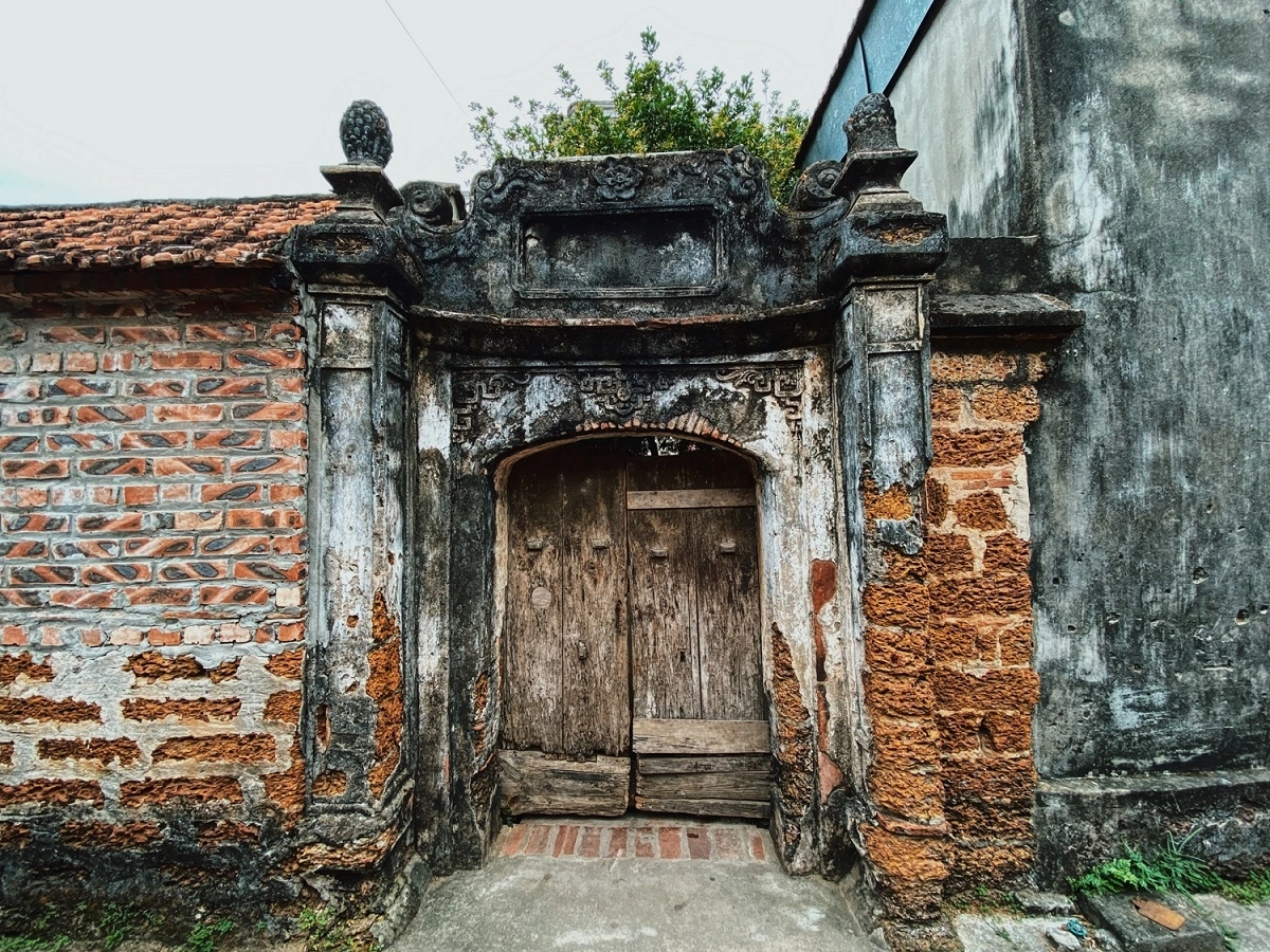 Duong Lam village charms visitors with ancient ambiance - VnExpress  International