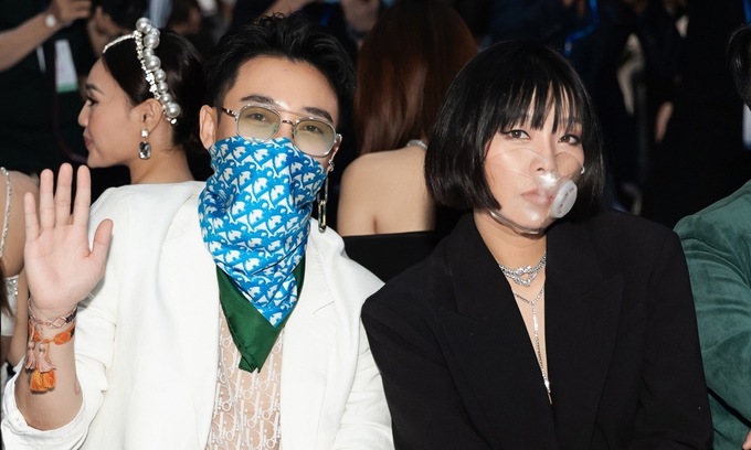 Fashion designer Von Nguyen (R) chooses a clear mask, while her friend, stylish Hoang Ku, uses a turban to protect himself from the Covid-19.