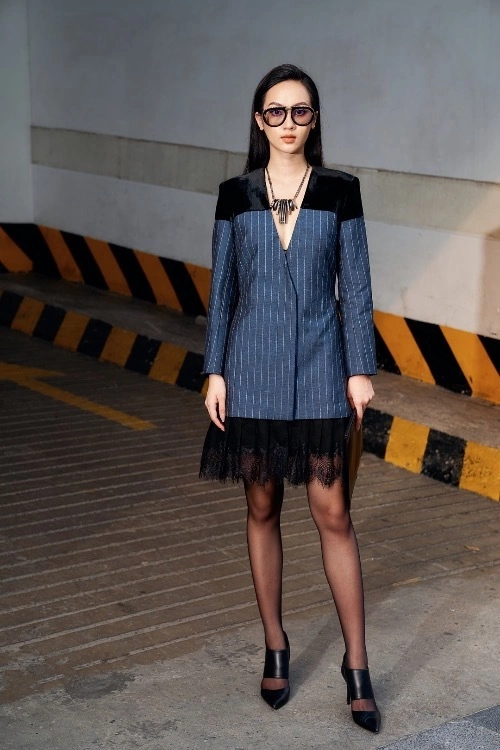The lace bottom give the the minimalist dress a feminine look.