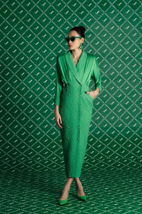 The Pre Fall - Winter Collection of Vu Ngoc and Son is released with all outfits having Kelly green colors. This year, clothes in all of green’s hues, from mint and sage to Kelly and evergree, are dominating runways and streets. According to fashionista, green is most closely connotes nature, making people feel comfortable when looking at.