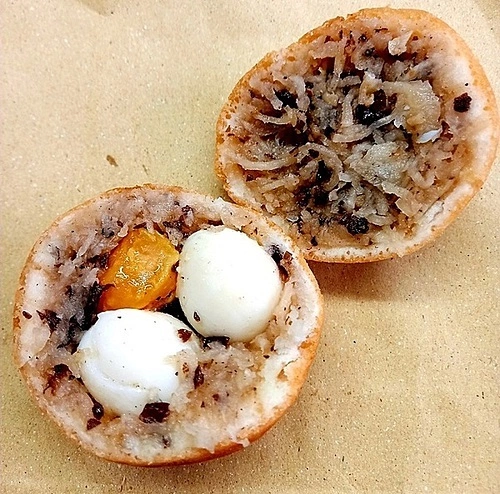 The inside of a fried pork bun filled with meat, spices and egg. Photo by VnExpress/Khanh Thien