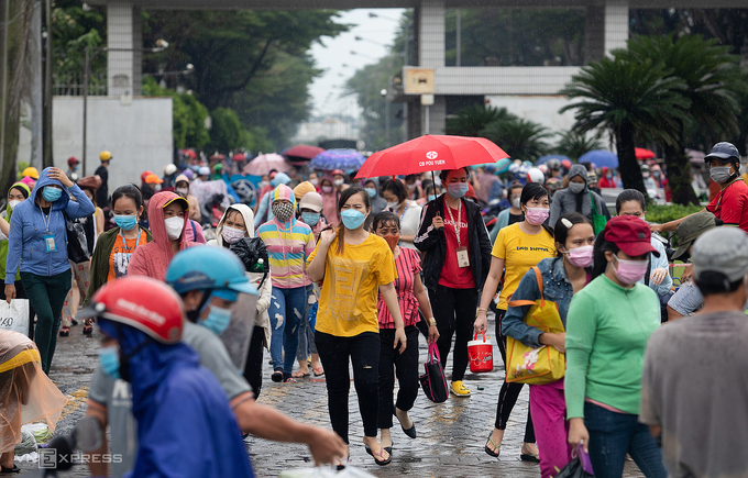 Workers leave Taiwanese shoemaker Pou Yuen’s Ho Chi Minh City factory in Binh Tan District in October, 2021. Photo by VnExpress/Thanh Nguyen