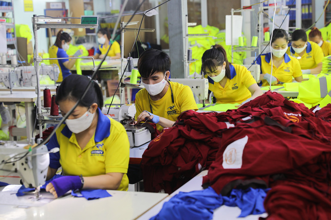 Workers at the Dony garment factory in HCMCs Tan Binh District October 2021. Photo by VnExpress/Quynh Tran