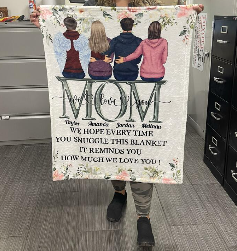 A customer receives her customized blanket for Mothers Day. Photo by Macorners customer.
