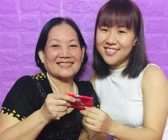 Kim Long (R) and her mother-in-law in 2019. Photo courtesy of Long