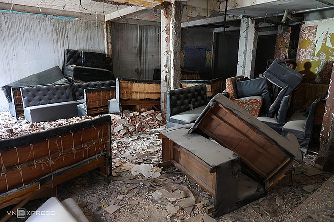 The dismantling has been going on for several days, with the owner carting away equipment but leaving furniture and decorative plastic items piled up.