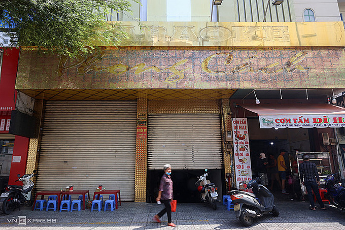 Some 300 meters away on Su Van Hanh Street, another karaoke bar also closed and removed its signboard a few months ago. Many karaoke owners on the street have not returned their premises to their landlords but are waiting for their fire safety measures to be certified by the police.