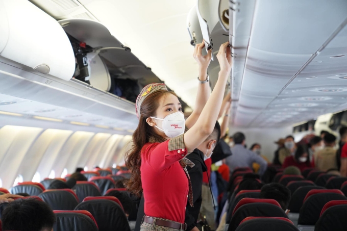 A cabin crew on a plane. Photo by Tai Nguyen
