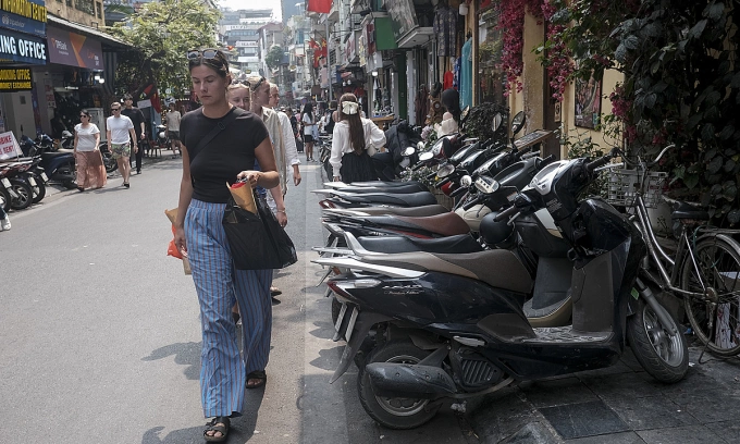 Foreign tourists walk on the roadway in Hanoi, March 7, 2023. Photo by Tu Nguyen