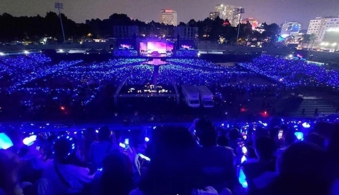 Thousands of fans attend the concert of Super Junior on March 11, 2023. Photo by Than Hi