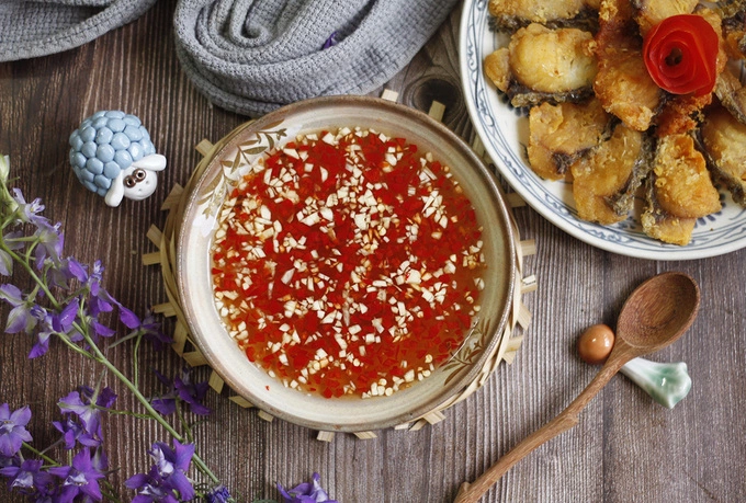 Sweet and sour fish sauce with red chili and garlic catches the eye. Photo by VnExpress