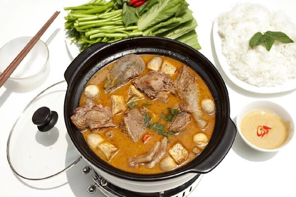 In vit nau chao, or duck with fermented tofu, chao can also be used as a condiment for soup. Photo by VnExpress.