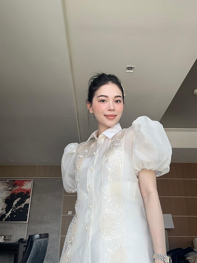 Linh Rin wears Philippines’ barong. Photo courtesy of Linh Rin
