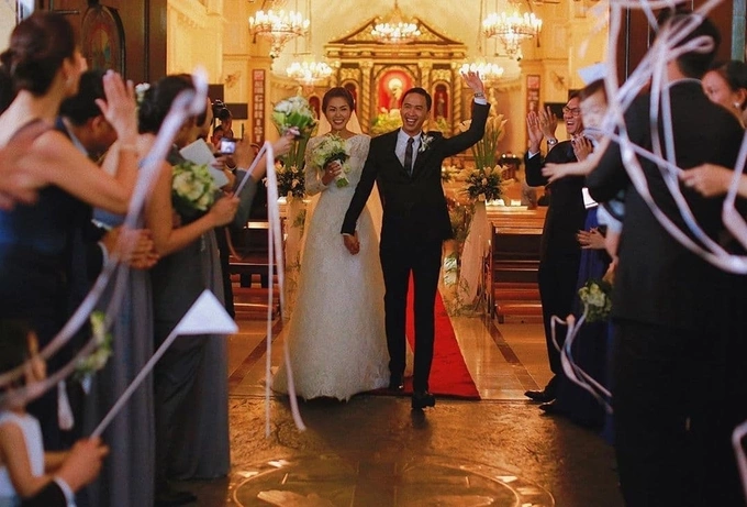 This is not the first time a son or daughter of Imex Pan Pacific Group (IPPG) chairman Johnathan Hanh Nguyen got married at this church. Previously, in 2012, Phillip’s brother Louis Nguyen and actress Tang Thanh Ha also exchanged vows and became man and wife here. Seven years after the wedding, Ha and Louis revealed the photos of the ceremony for the first time.