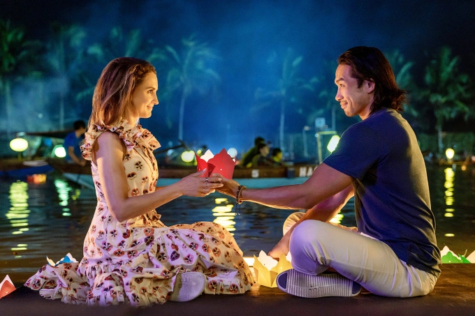 Rachael Leigh Cook (left) and Scott Ly in Hoi An. Photo source: Netflix