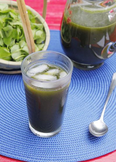 Pennywort juice has a signature dark green color. Photo by VnExpress