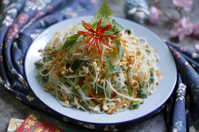Vietnamese salad is often topped with lots of peanuts. Photo by VnExpress