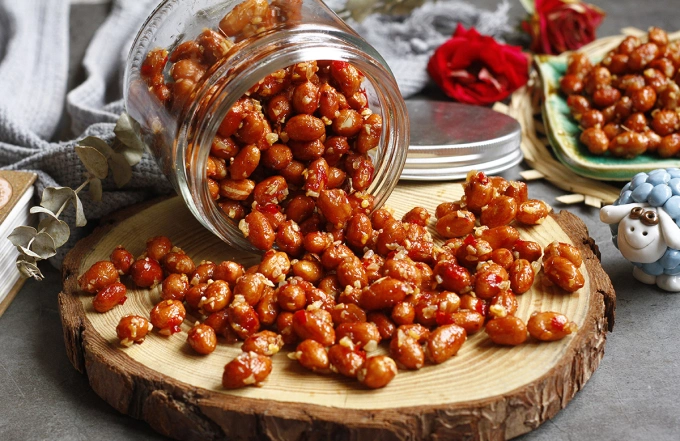 Dau phong toi ot has a balance of sweet, salty and spicy flavors. Photo by VnExpress