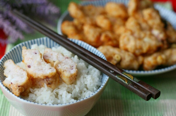 Freshly fried cha muc tastes the best when eaten with hot rice. Photo by VnExpress