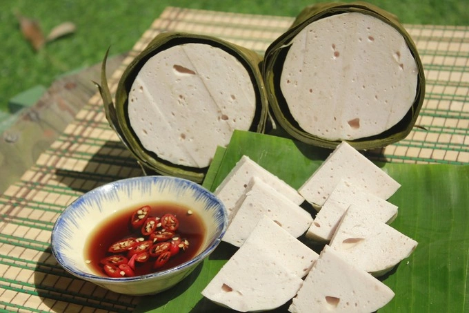 You can enhance the flavor of cha lua with a cup of chilli fish sauce. Photo by Luu Oanh