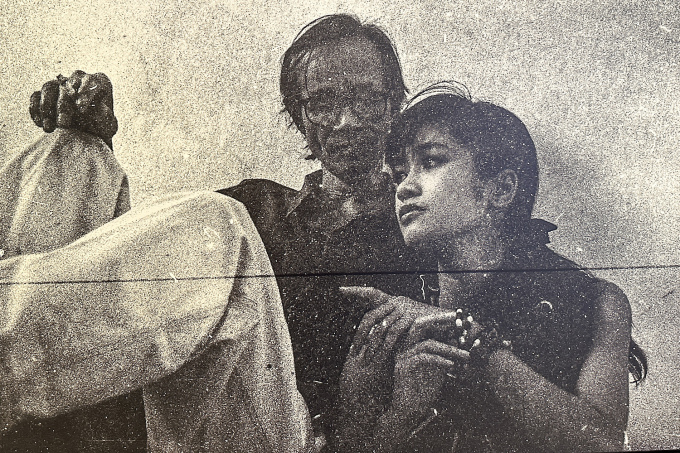 Trinh Cong Son, dubbed the Bob Dylan of Vietnam by American folk singer Joan Baez, and Hong Nhung were talking to each other before lunch, sometime in 1993. Photo by Duong Minh Long