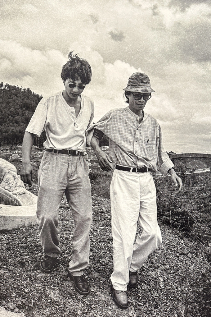 Duong Minh Long and Trinh Cong Son in Hue in 1995. Photo courtesy of Duong Minh Long