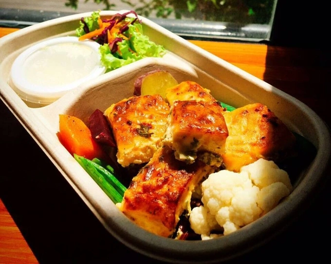 Food is packed in eco-friendly containers. Photo courtesy of Mam Healthy Food