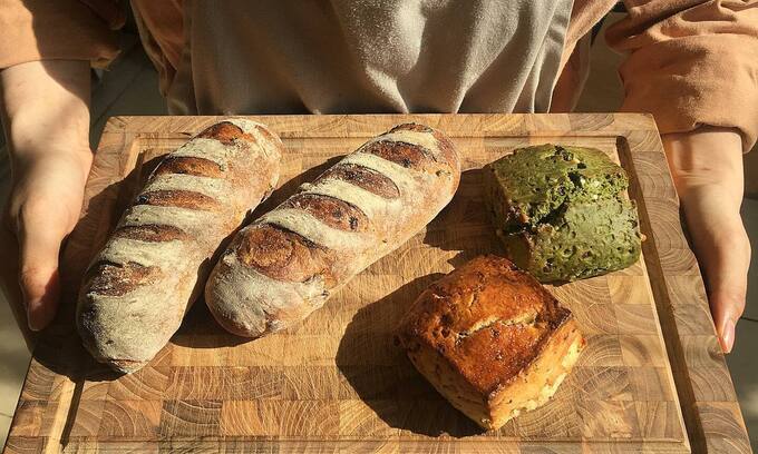 Bread and cakes on the menue. Photo courtesy of Micro Boulangerie