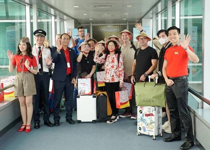 Passengers arrive on the inaugural Ho Chi Minh City - Melbourne flight. Photo by Tai Nguyen