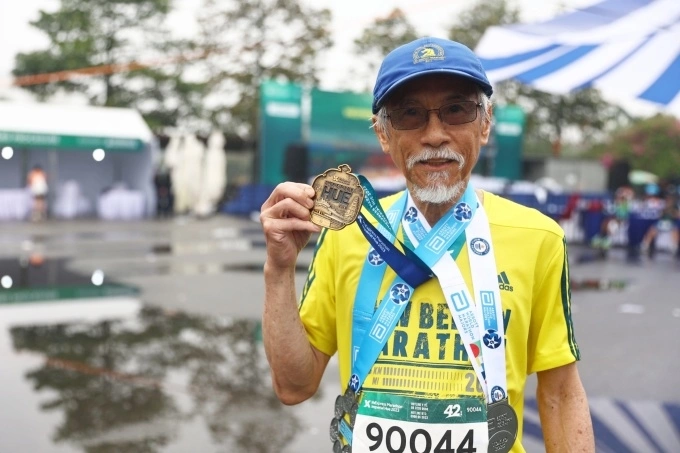 74-year-old Vietnamese American runner. Photo by Quynh Tran