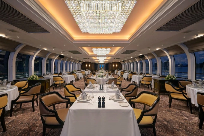 The cruise boasts a classy and sophisticated European interior design with infinity arched glass windows that embrace the two restaurants, offering unparalleled views as the cruise sails past some of the most picturesque spots Halong has to offer.