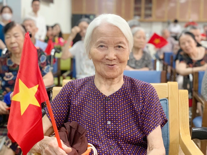 Phan Thi Do, from Thanh Hoa, has enrolled in a nursing home in Bac Tu Liem District, Hanoi since April 2023. Photo taken on May 5, 2023, by VnExpress/Minh Ngoc