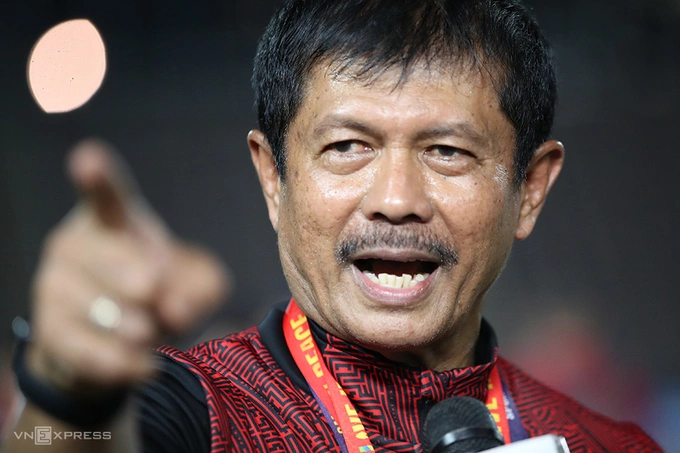 Coach Indra Sjafri talks to the press after Indonesia win 5-2 against Thailand in the SEA Games 32 men’s football final on May 16, 2023. Photo by VnExpress/Lam Thoa